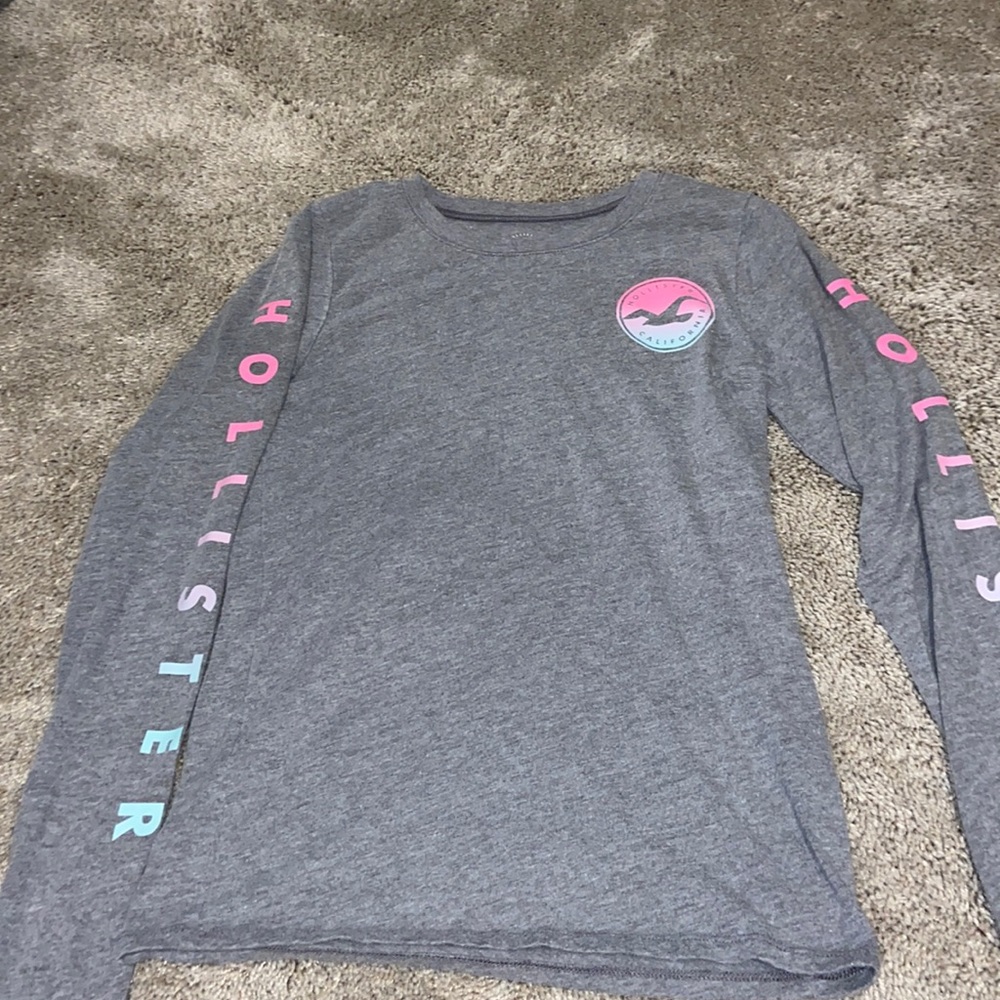 Gray long sleeve, pink&blue detailing,hollister